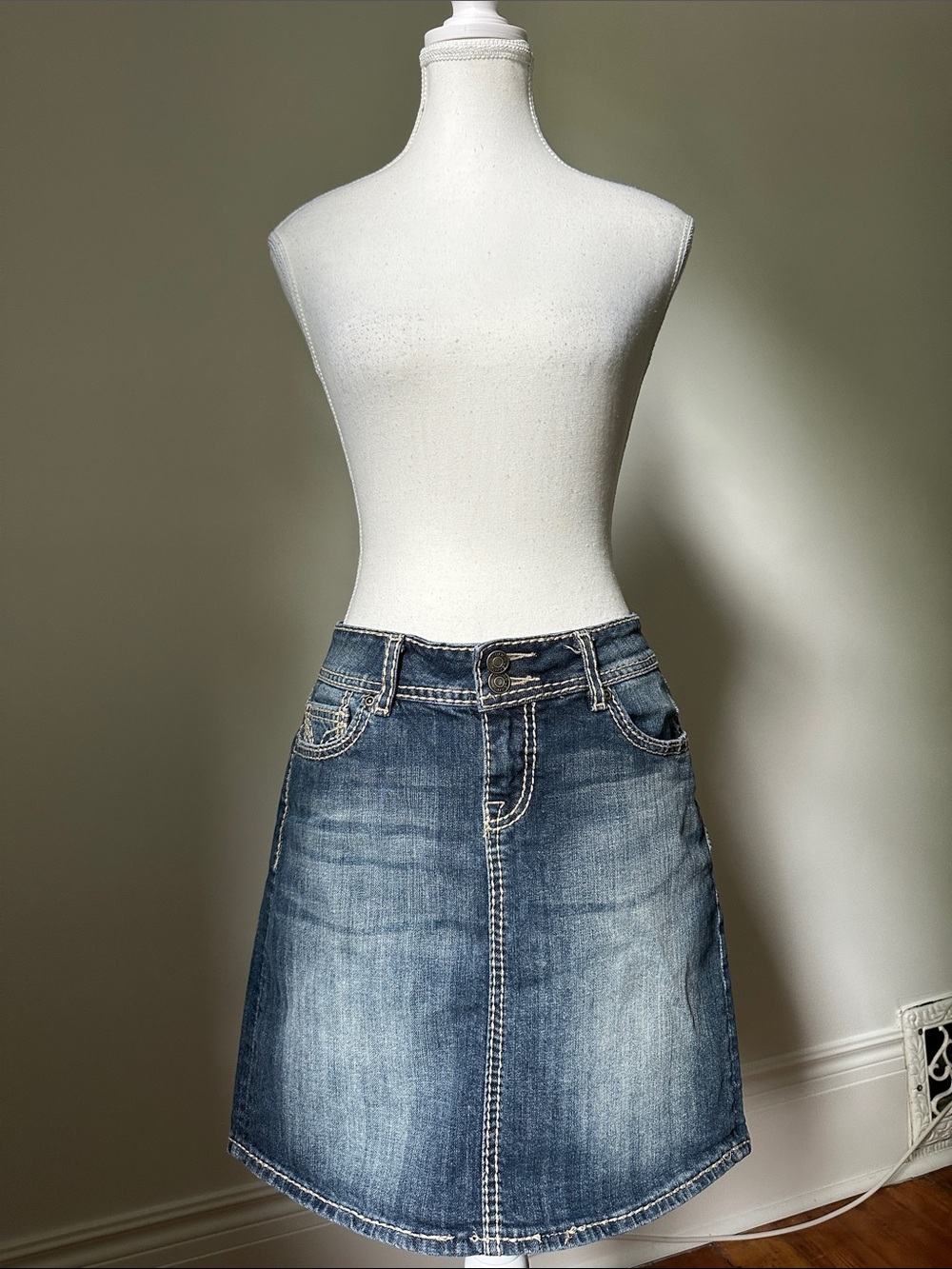 VIGOSS Dark Wash Faded Contrast Stitch Y2K Summer Festival Midi Skirt Sz 30